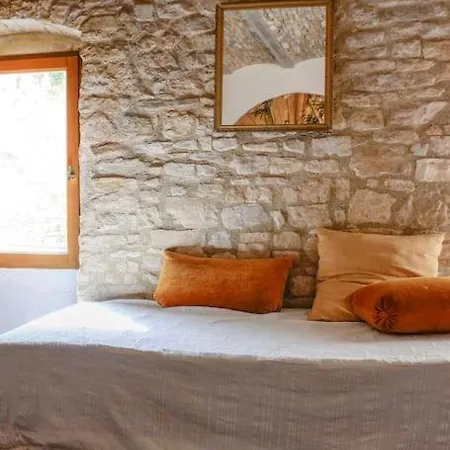 Apartment La Bergerie A Cratoule, Domaine Les Musarts Issirac